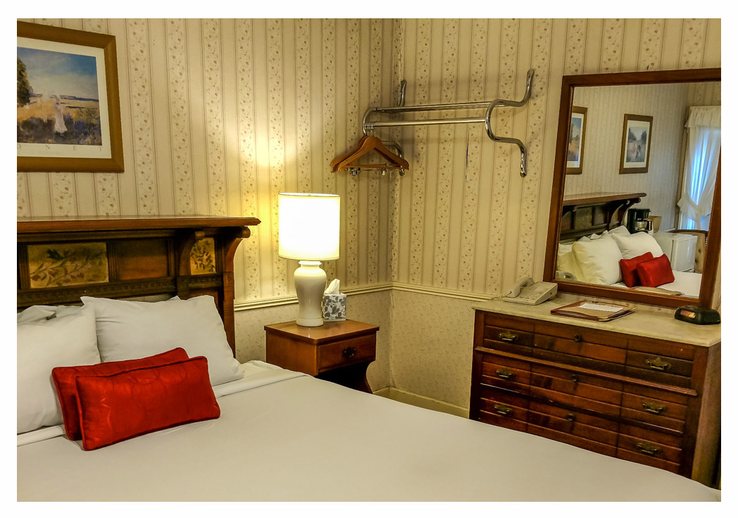 Classic Rooms in Littleton NH Hotels at Thayers Inn Room 28
